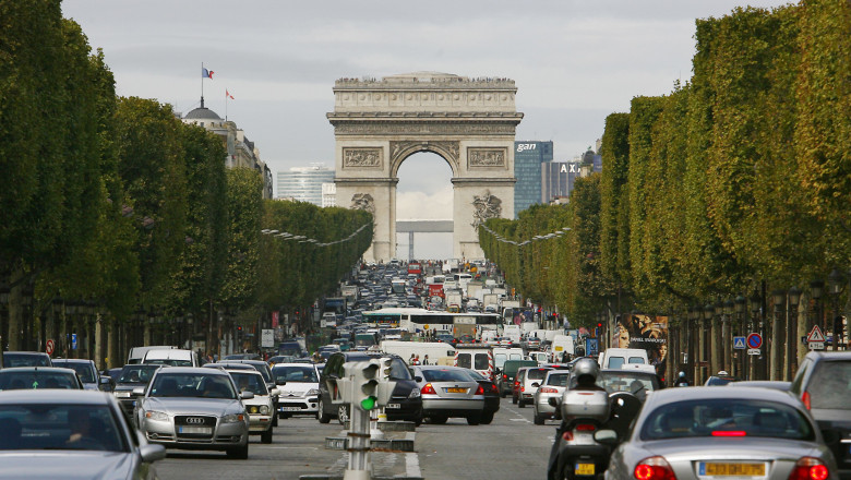 Mașini interzise la circulat în Paris