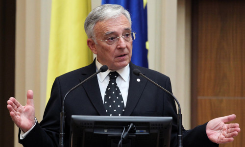 Mugur Isărescu