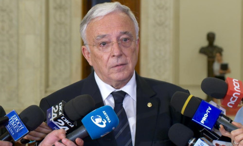 Mugur Isărescu