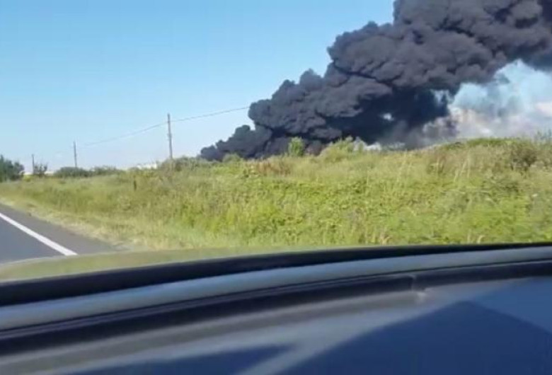 Incendiu la depozit din Bihor