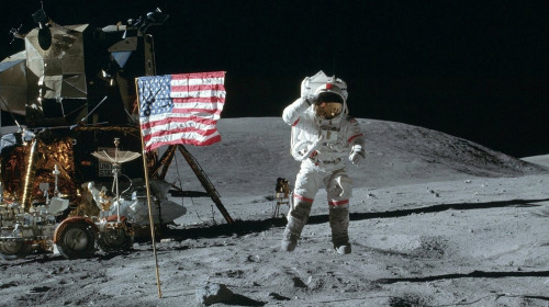 Neil Armstrong pe Lună
