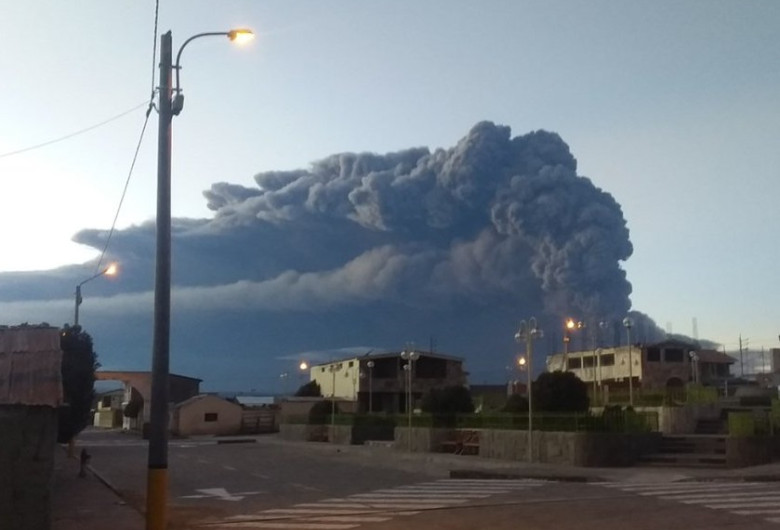 Vulcanul Ubinas din Peru