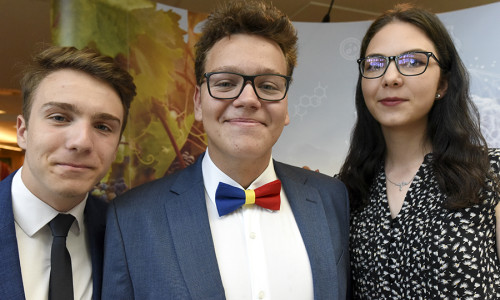 Elevi la Olimpiada Internațională de Biologie