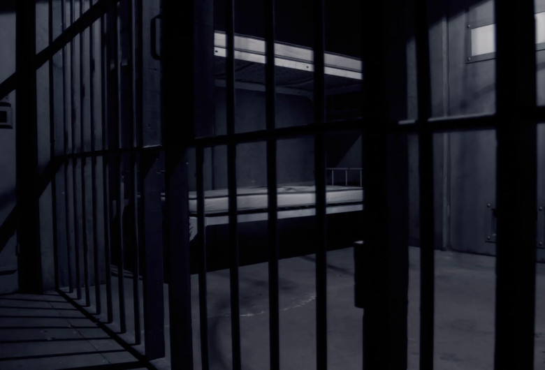 Celulă de închisoare, pușcărie, penitenciar, deținuți, după gratii