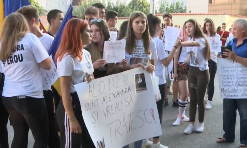 Protest cu tineri în Caracal pentru fata ucisă