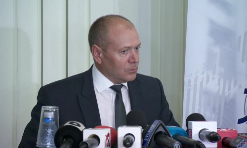 Felix Bănilă, întrebător