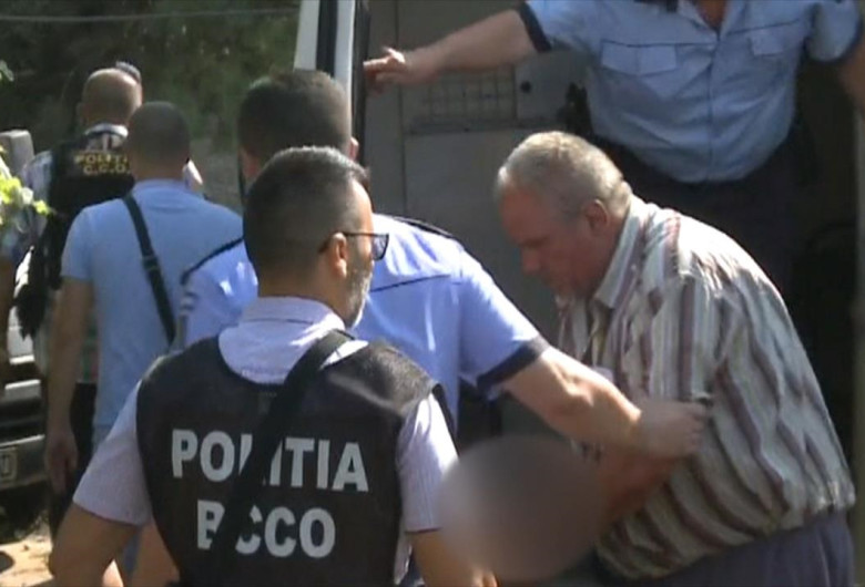 Gheorghe Dincă, luat de polițiști cu duba