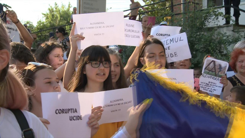 Protest la Caracal pentru fetele ucise