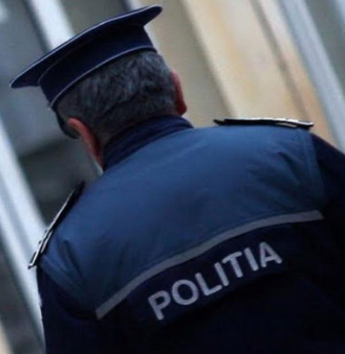 Polițist cu spatele