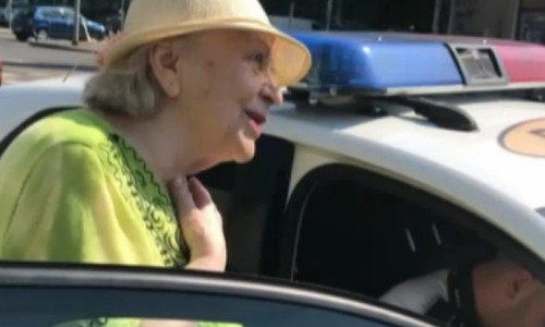 Bătrână amendată de polițiști