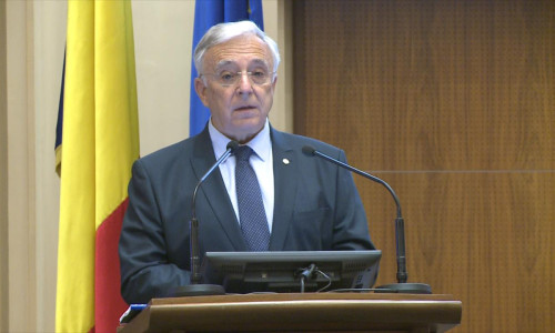 Mugur Isărescu