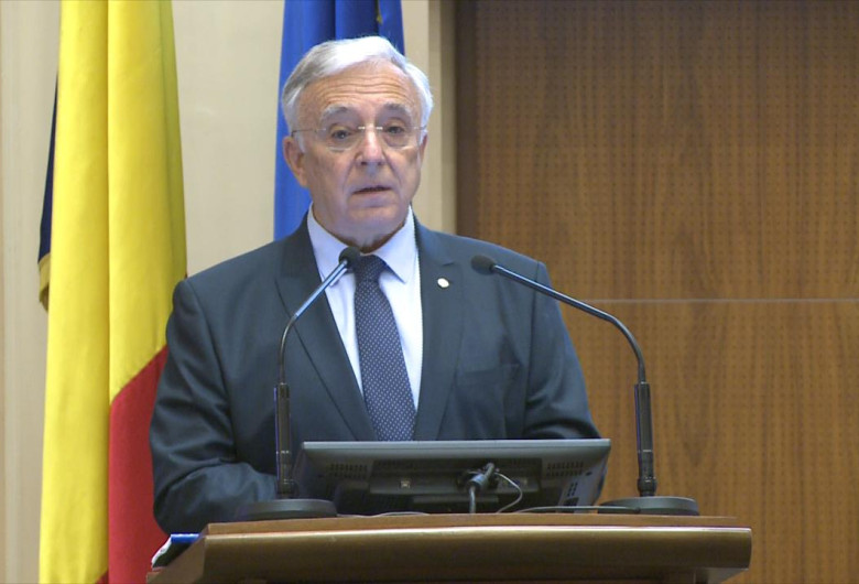 Mugur Isărescu