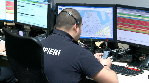 Pompier 112, se uită pe mobil, localizare, mesaje, urgență