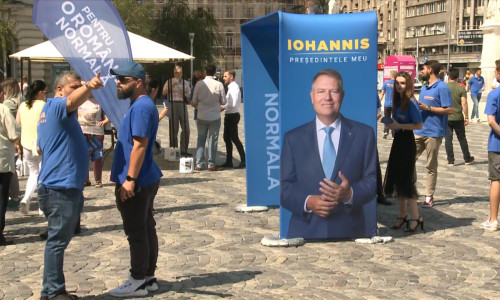 Liberalii strâng semnături pentru Klaus Iohannis