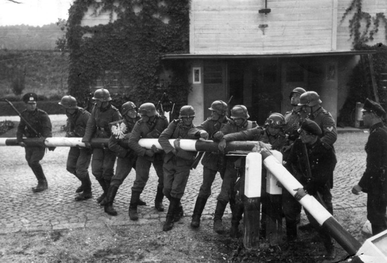 Germans_at_Polish_Border_(1939-09-01)