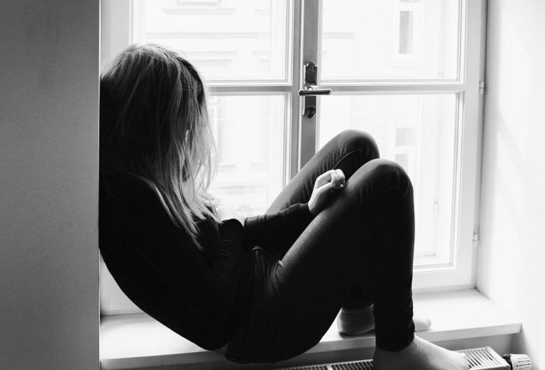 Fată adolescentă abuzată, tristă, centru de plasament, minoră, bătută, agresiune
