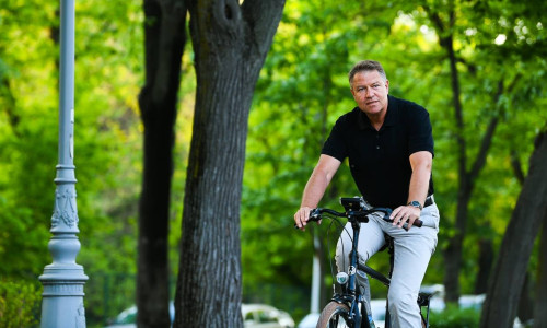 klaus iohannis bicicleta