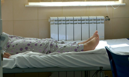 Bolnavă în pat de spital, Psihiatrie
