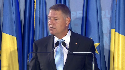 Klaus Iohannis, la PNL, cu steaguri în spate