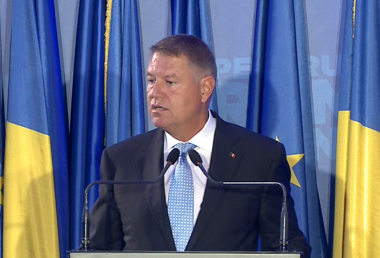 Klaus Iohannis, la PNL, cu steaguri în spate