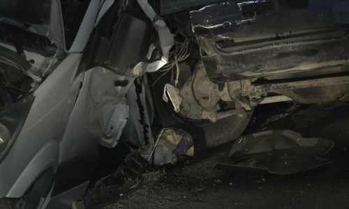 Microbuz de persoane făcut praf în accident