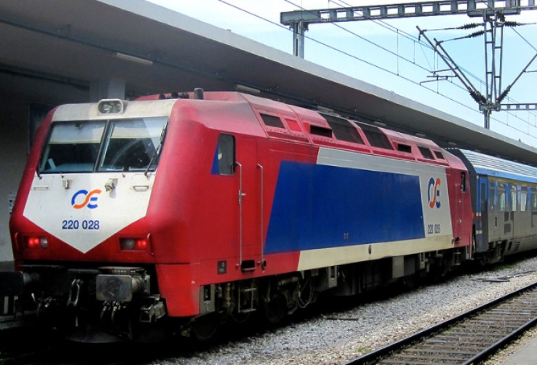 Tren în Grecia