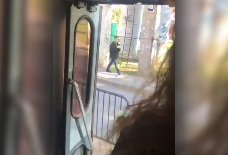 Tramvai cu ușile deschise în Timișoara