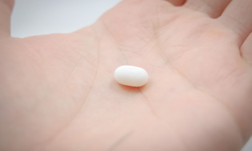 Pastilă albă, medicament, tratament, capsulă, bulină