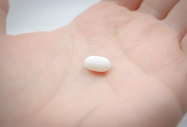 Pastilă albă, medicament, tratament, capsulă, bulină