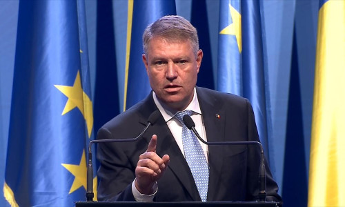 Klaus Iohannis, nervos, încrâncenat, arată cu degetul furios