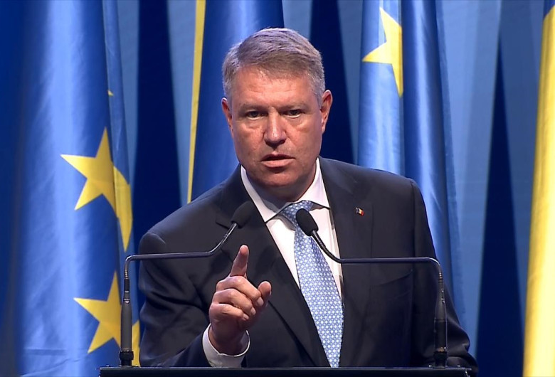 Klaus Iohannis, nervos, încrâncenat, arată cu degetul furios