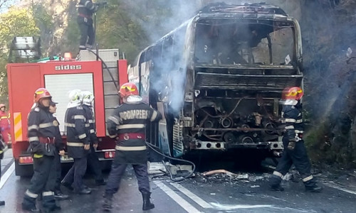 Autocar ars cu pompieri Defileul Jiului