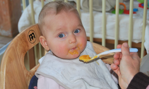 Bebeluș mănâncă, alimentație, sugari, copil