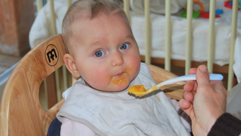 Bebeluș mănâncă, alimentație, sugari, copil