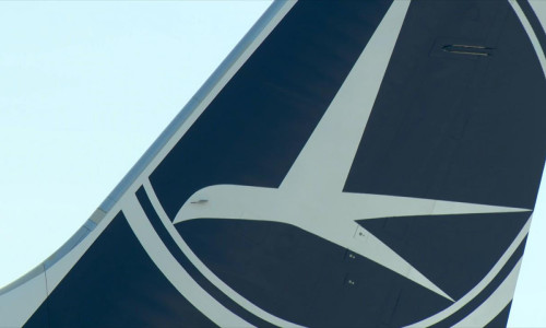 Sigla TAROM pe un avion