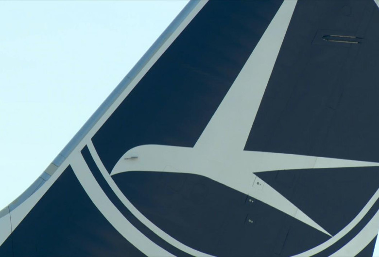 Sigla TAROM pe un avion