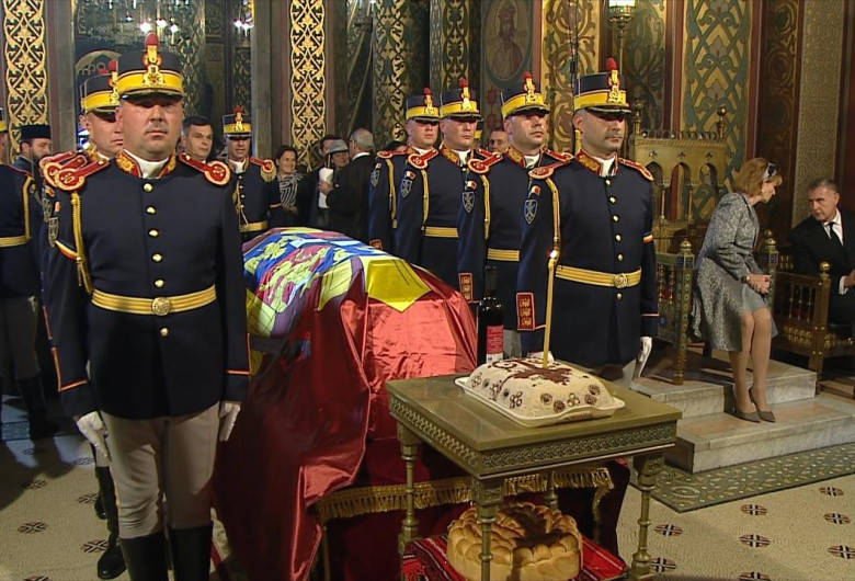 Regina Mamă Elena, la slujba de înmormântare