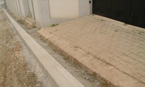 Bordură înaltă în Iași