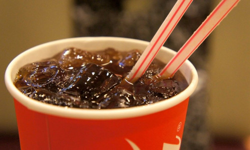 Pahar de cola cu gheață de la KFC