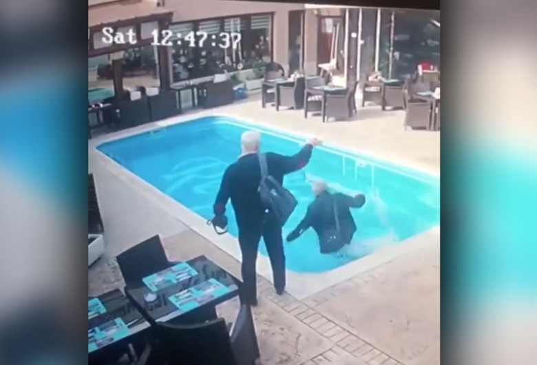 Inspector ANAF cade în apă