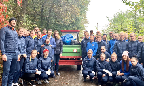 Canotorii români au strâns un sfert de tonă de deșeuri