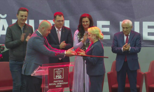 Viorica Dăncilă primește sabie de samurai