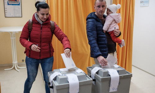 Oameni cu copil la vot