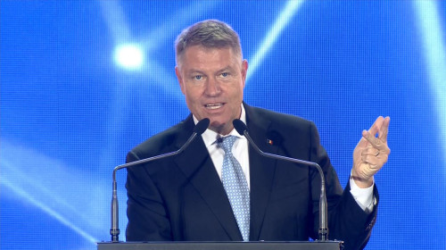 Klaus Iohannis numără din degete