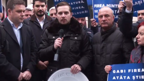 Protest cu ligheane la Primăria Capitalei
