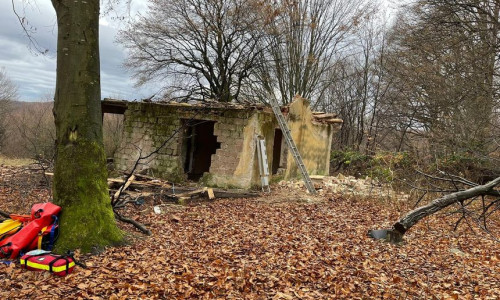 Trei persoane care făceau curat într-o casă părăsită din Sibiu, surprinse de prăbușirea acoperişului/ Foto: News.ro