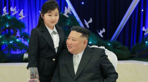 Kim Jong Un și fiica sa/ Foto: Twitter