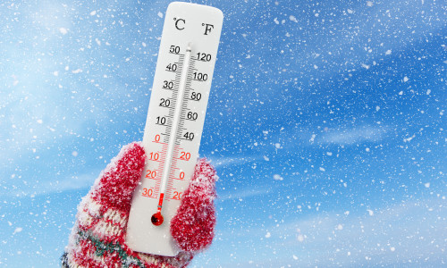 White,Celsius,And,Fahrenheit,Scale,Thermometer,In,Hand.,Ambient,Temperature