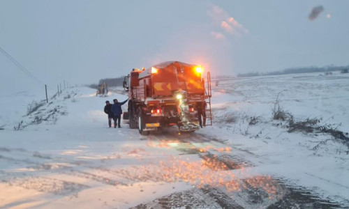 ambulanta-blocata-drum-inzapezit-vaslui