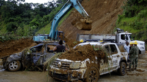 Cel puţin 34 de persoane au murit după o alunecare de teren pe o autostradă din Columbia/ Profimedia